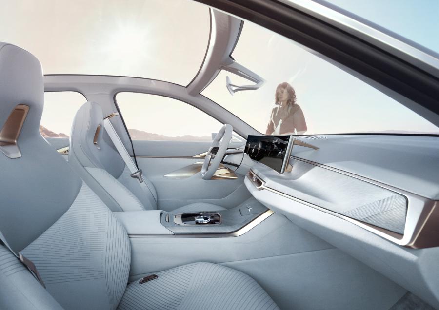 Интерьер BMW Concept i4 2020 года  (фото 24 из 71)